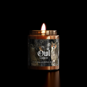 Owl Essence • świeca sojowa o zapachu drzewa tekowego i mahoniu